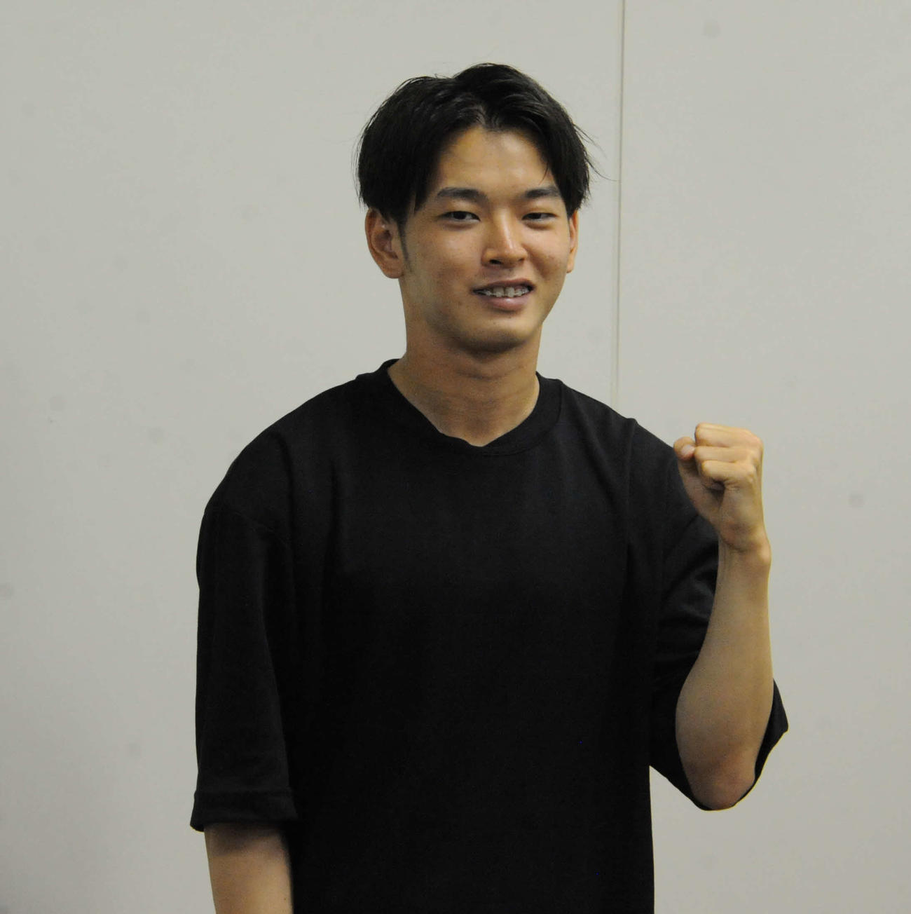 笑顔で取材に応じる本間（2022年7月9日撮影）