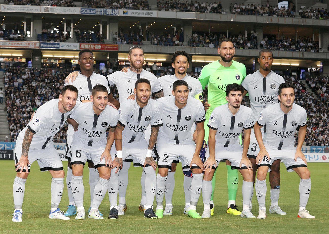 G大阪対パリ・サンジェルマン　パリ・サンジェルマンのスタメン集合写真（撮影・上山淳一）