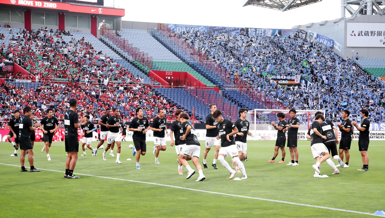 浦和対川崎F　コロナ陽性者多発で、サブメンバー含み16人で試合に臨む川崎Fイレブン（撮影・浅見桂子）