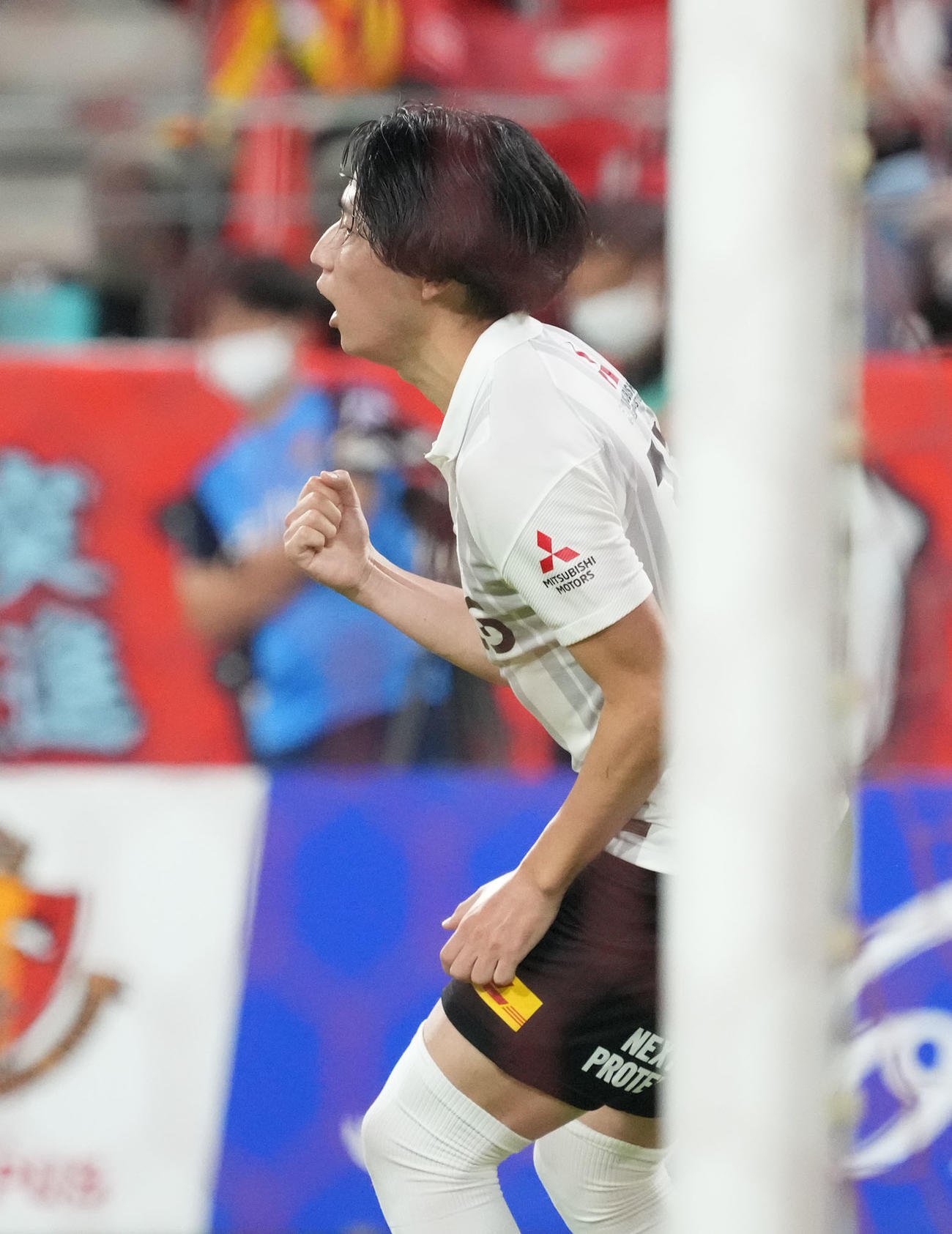 名古屋対浦和　前半、先制ゴールを決めガッツポーズの浦和松尾（撮影・森本幸一）