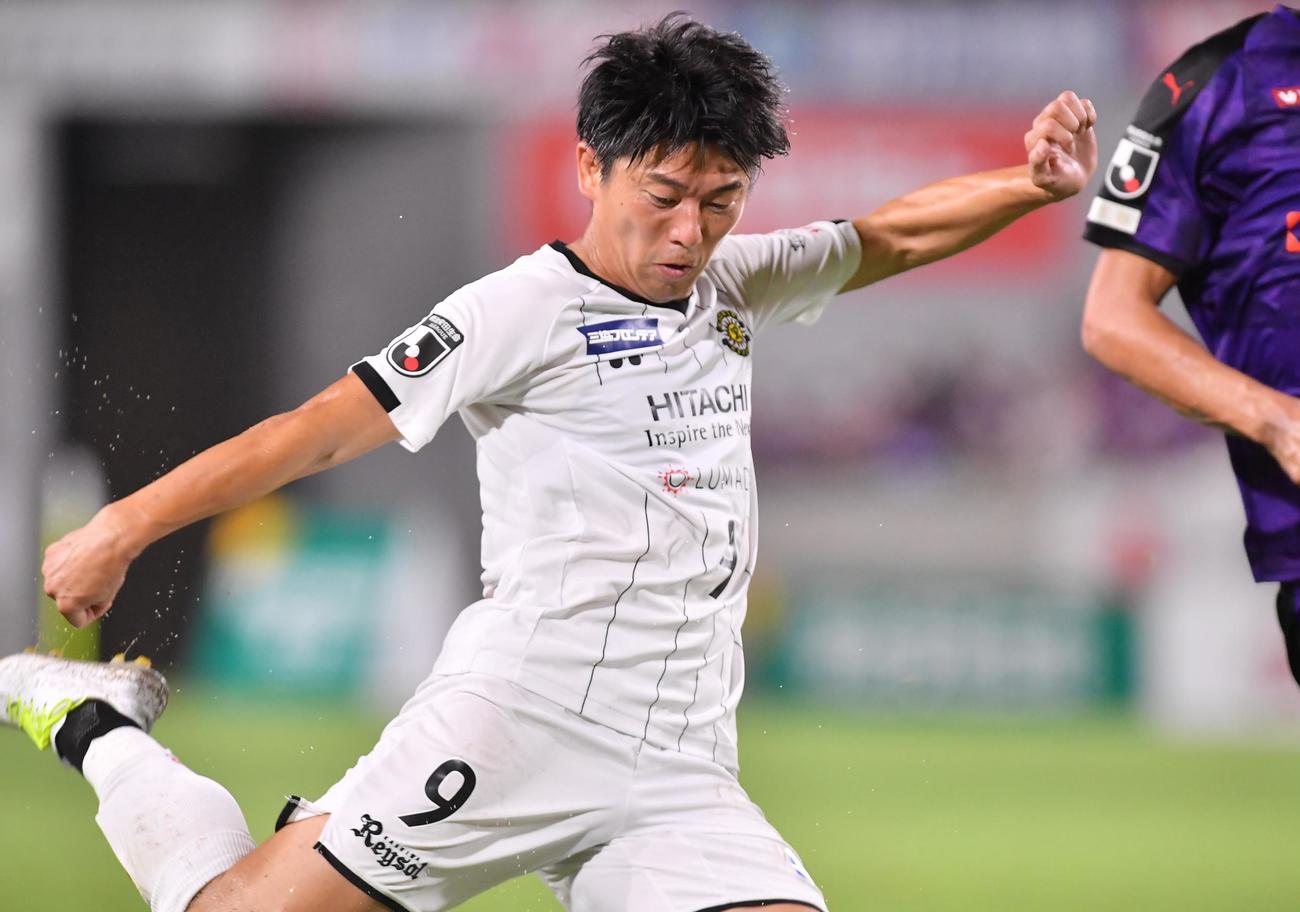京都対柏　試合終了間際、決勝ゴールを決める柏武藤（共同）