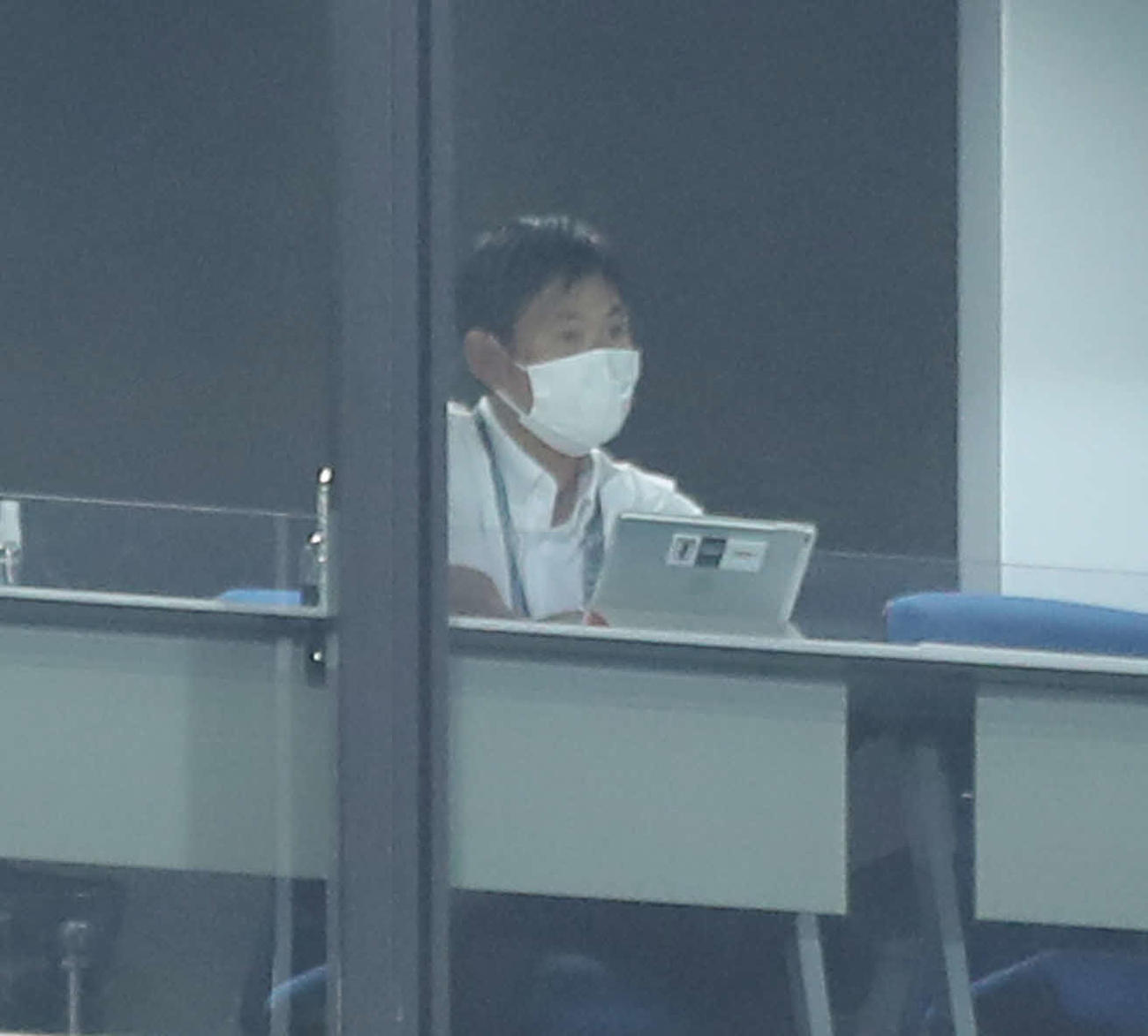 川崎F対横浜　試合を視察する日本代表森保監督（撮影・河田真司）