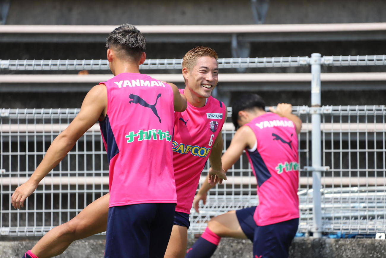 川崎F戦に向けて調整するC大阪山中（中央）（C）CEREZO OSAKA