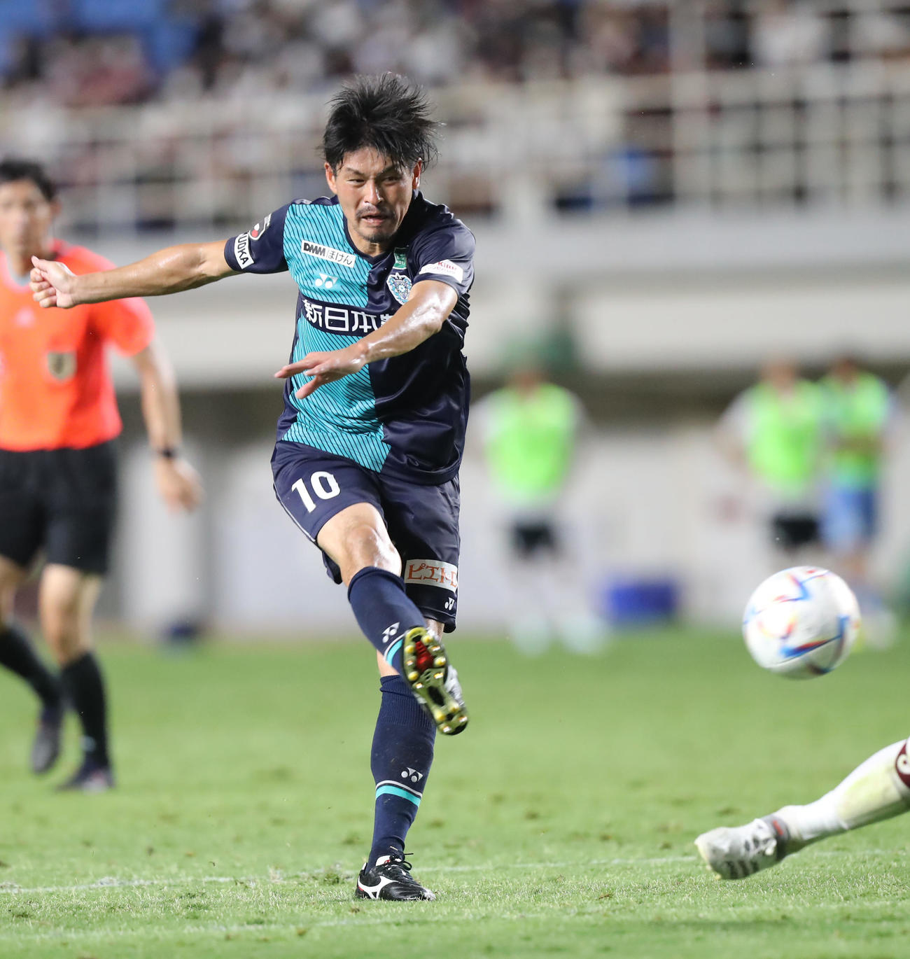 福岡対神戸　後半、シュートを放つ福岡城後（撮影・屋方直哉）