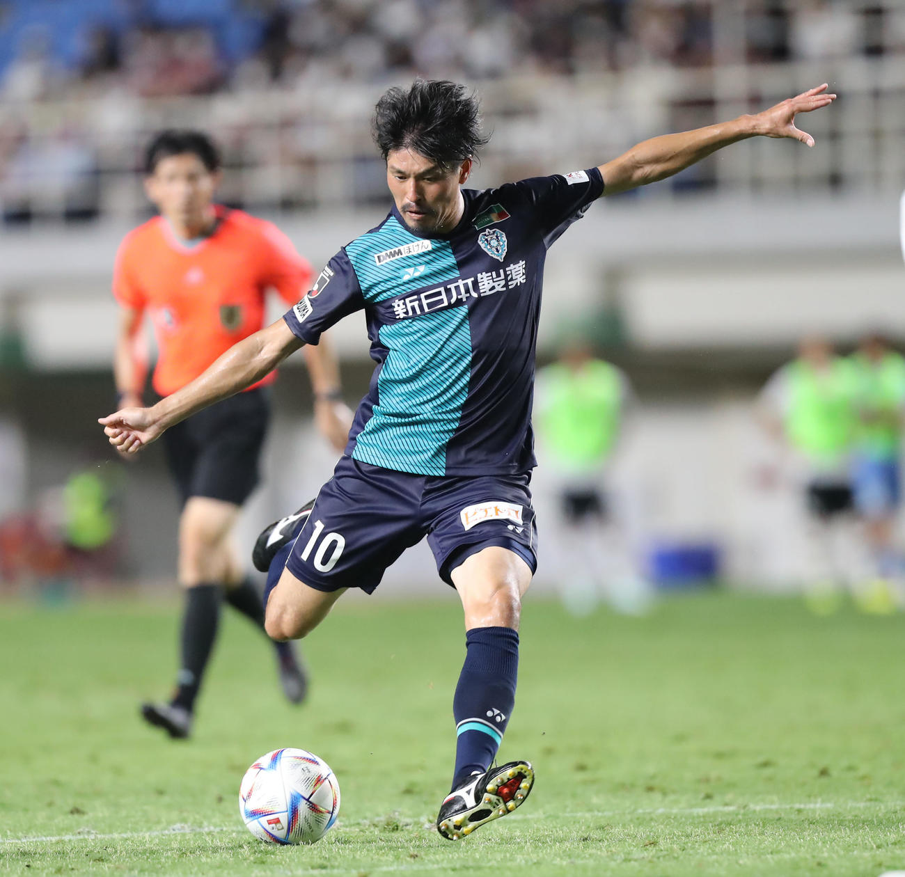 福岡対神戸　後半、シュートを放つ福岡城後（撮影・屋方直哉）