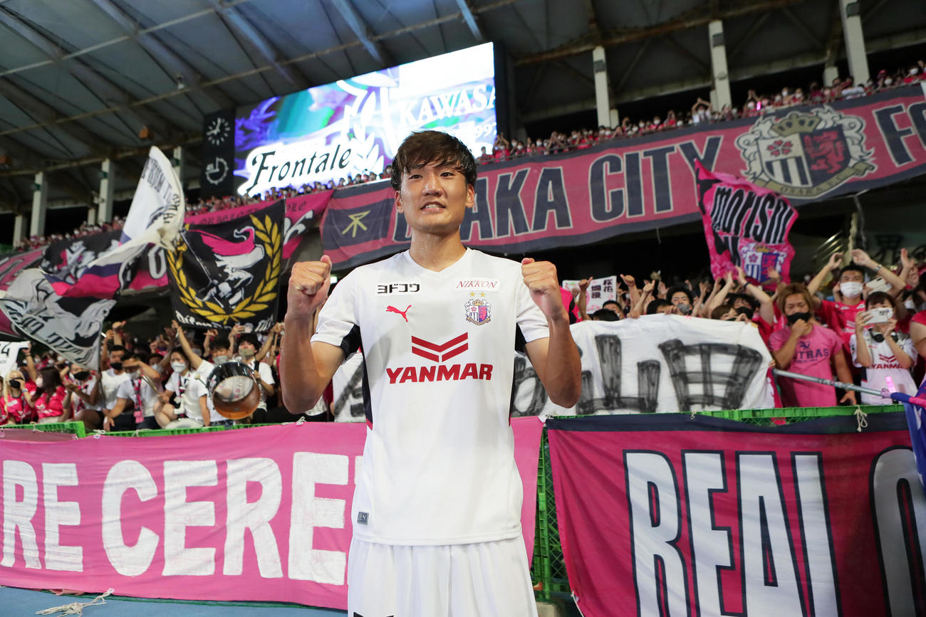 川崎F対C大阪　準決勝進出を決めてガッツポーズのC大阪山田（撮影・足立雅史）