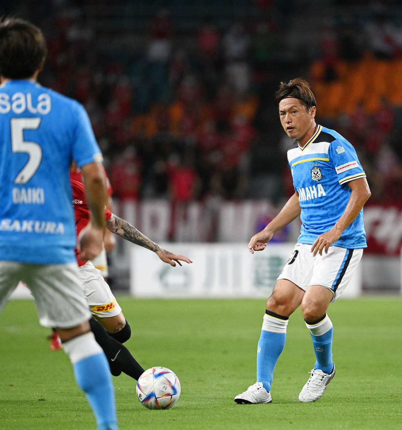 磐田対浦和　前半、パスミスをする磐田遠藤（撮影・横山健太）