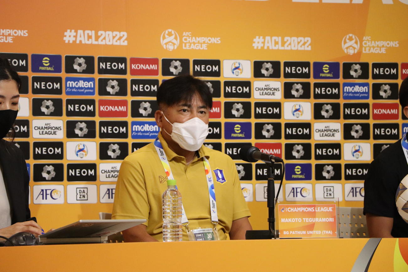 19日の傑志戦に向け前日記者会見に出席したBGパトゥム手倉森誠監督（撮影・星夏穂）