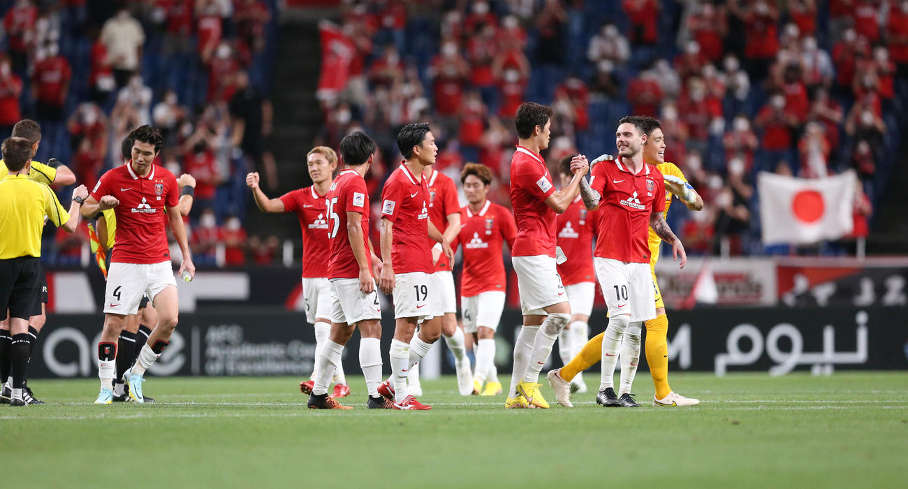 浦和対ジョホール・ダルル・タクジム　快勝し喜び合う浦和イレブン（撮影・宮地輝）