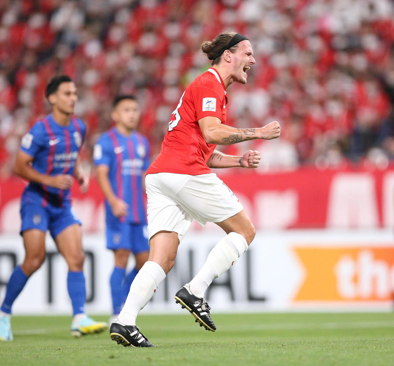 ACLジョホール対浦和　前半、PKを決めガッツポーズする浦和ショルツ（撮影・宮地輝）