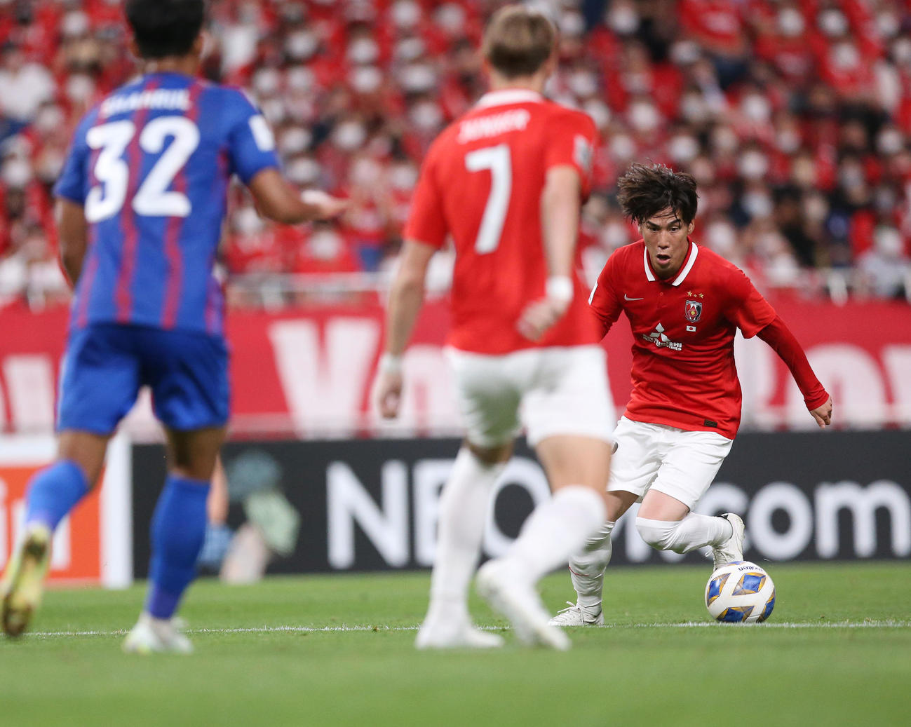 ACLジョホール対浦和　後半、チャンスを狙う浦和江坂（撮影・宮地輝）