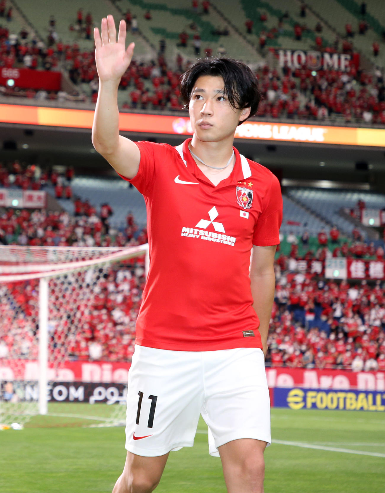 ACLジョホール対浦和　サポーターへ手を振る浦和松尾（撮影・宮地輝）