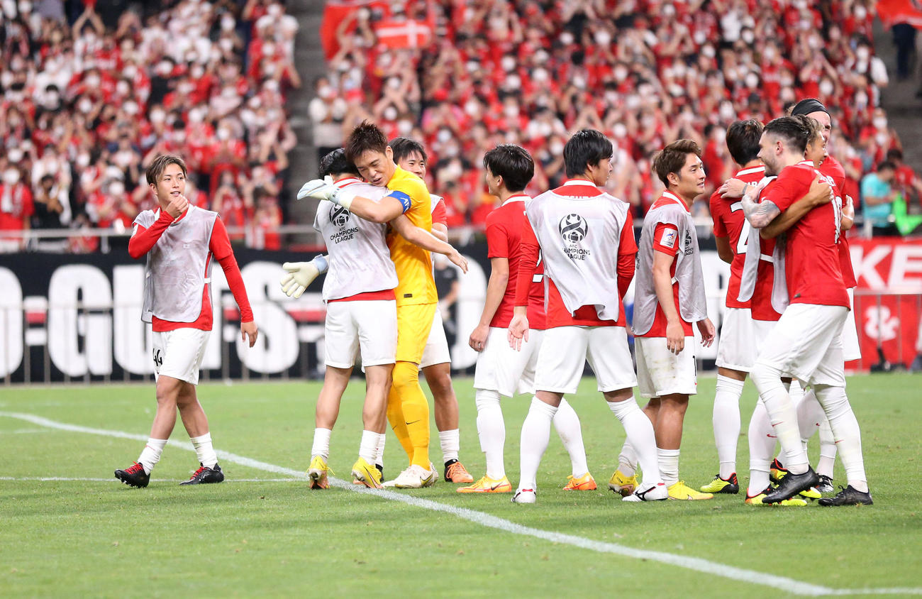 浦和対全北　PK戦で全北に勝利し喜ぶ浦和の選手たち（撮影・宮地輝）