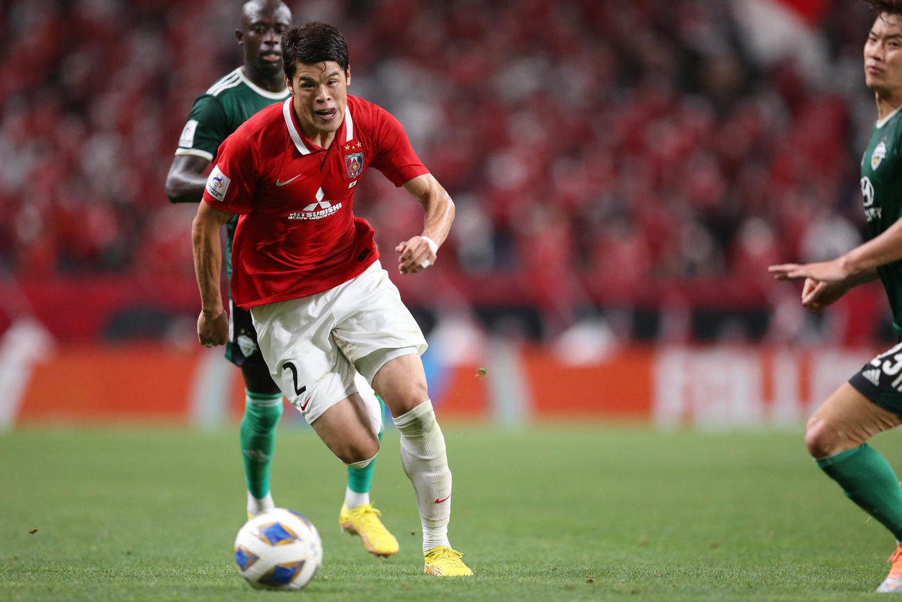 浦和対全北　延長後半、ドリブル突破する浦和酒井（撮影・宮地輝）