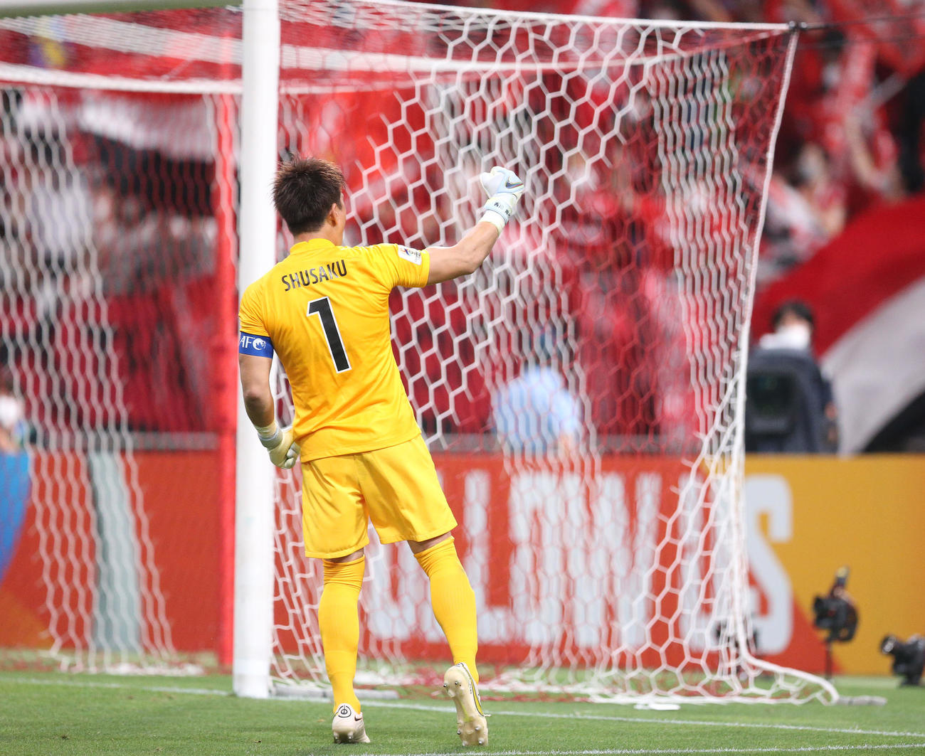 浦和対全北　PK戦で勝利しガッツポーズする浦和西川（撮影・宮地輝）