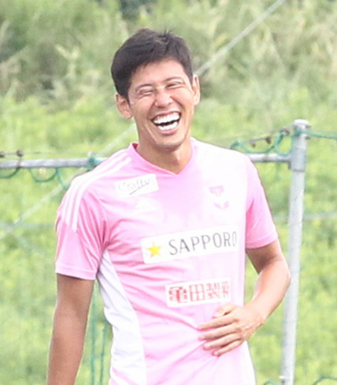 岩手戦の前日練習でリラックスした表情を見せる谷口