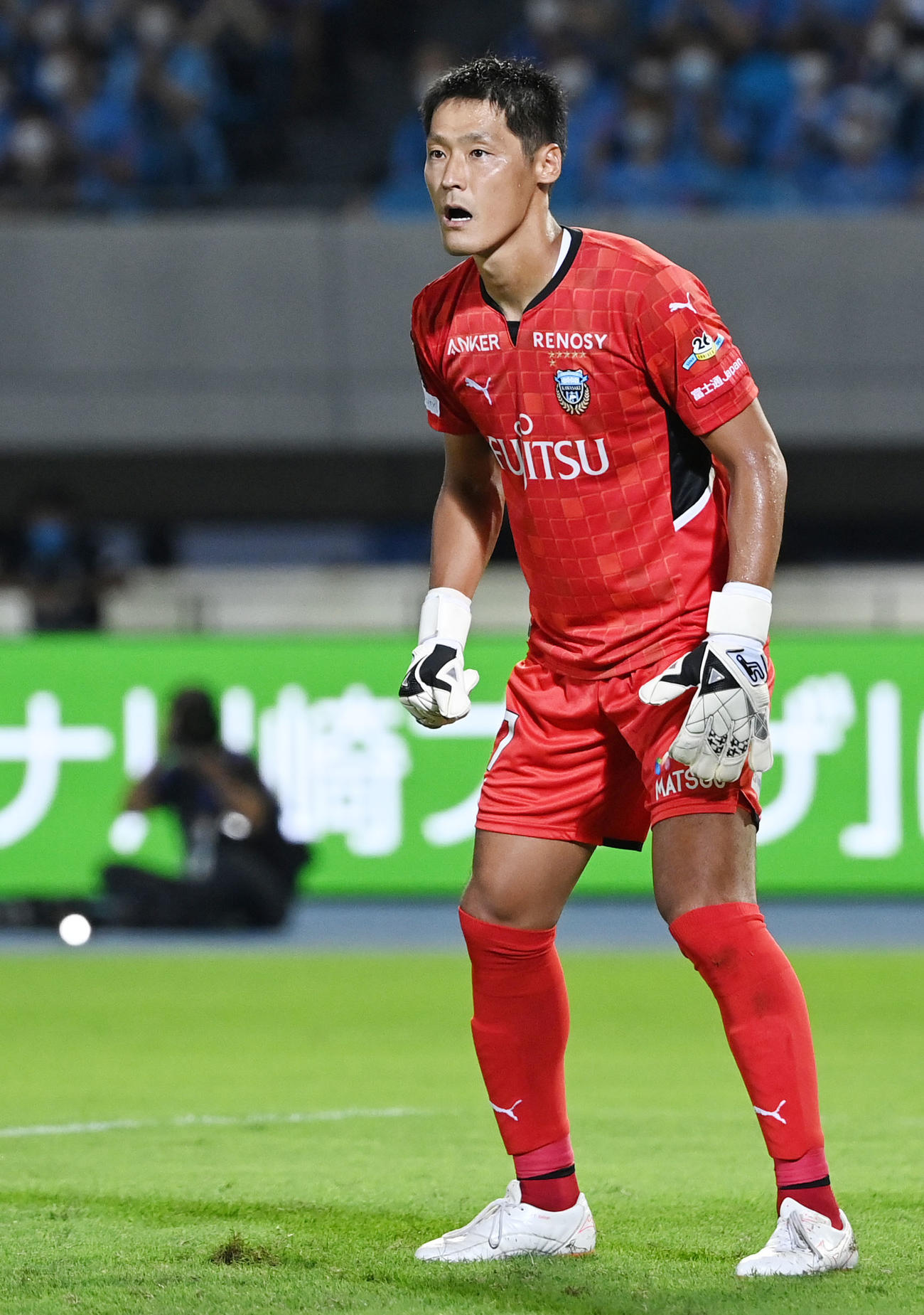 川崎F対鹿島　前半、スタメン出場する川崎F・GK丹野（撮影・横山健太）
