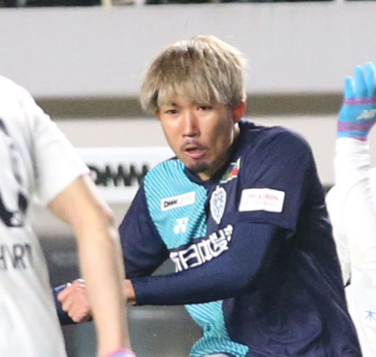 福岡対鳥栖　後半、シュートを放つ福岡柳（撮影・屋方直哉）