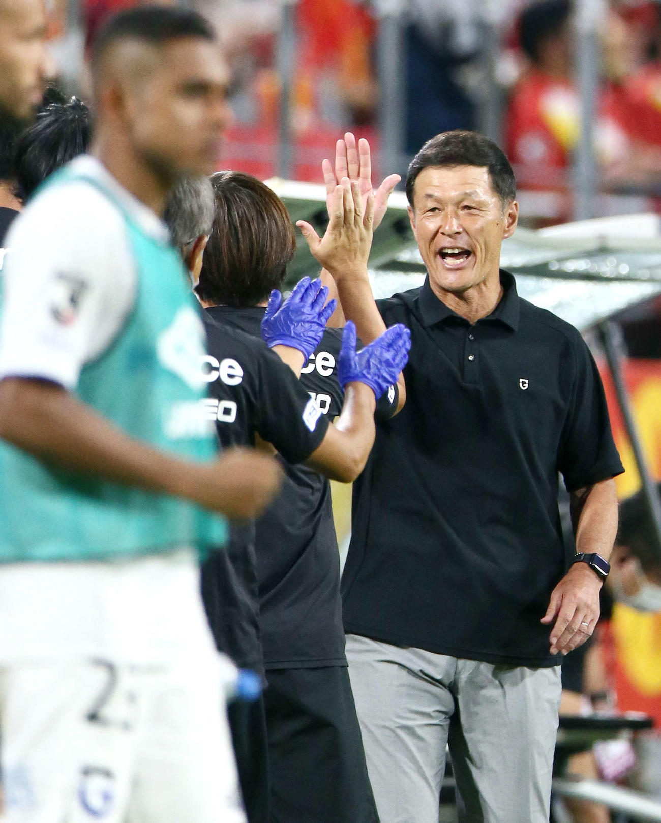 名古屋対G大阪　G大阪・松田監督（右）は名古屋に勝利し喜ぶ（2022年8月27日撮影）