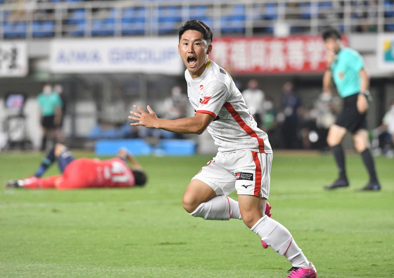 福岡対名古屋　前半、先制ゴールを決めて駆け出す名古屋森下（撮影・岩下翔太）
