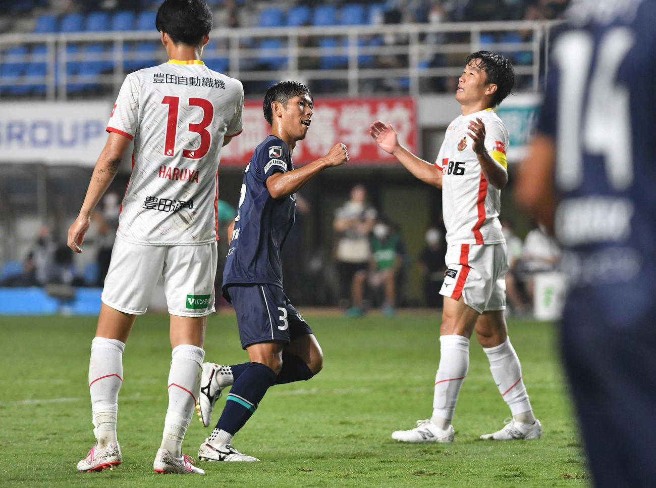 3日、名古屋戦でゴールを決めた福岡・平塚