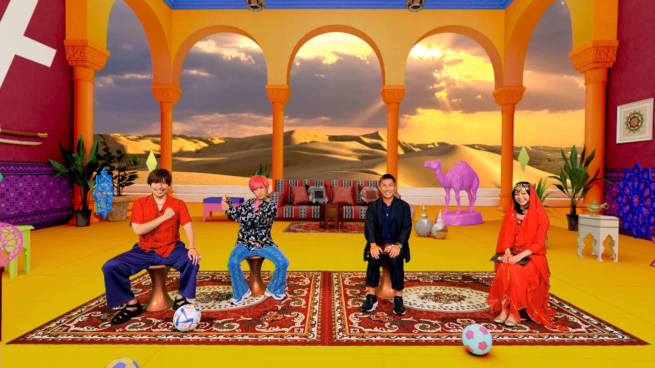 フジテレビの番組「サタフト～LIFE WITH FOOTBALL～」の一場面。（左から）りんたろー。、兼近大樹、前園真聖、佐久間みなみアナウンサー（C)フジテレビ