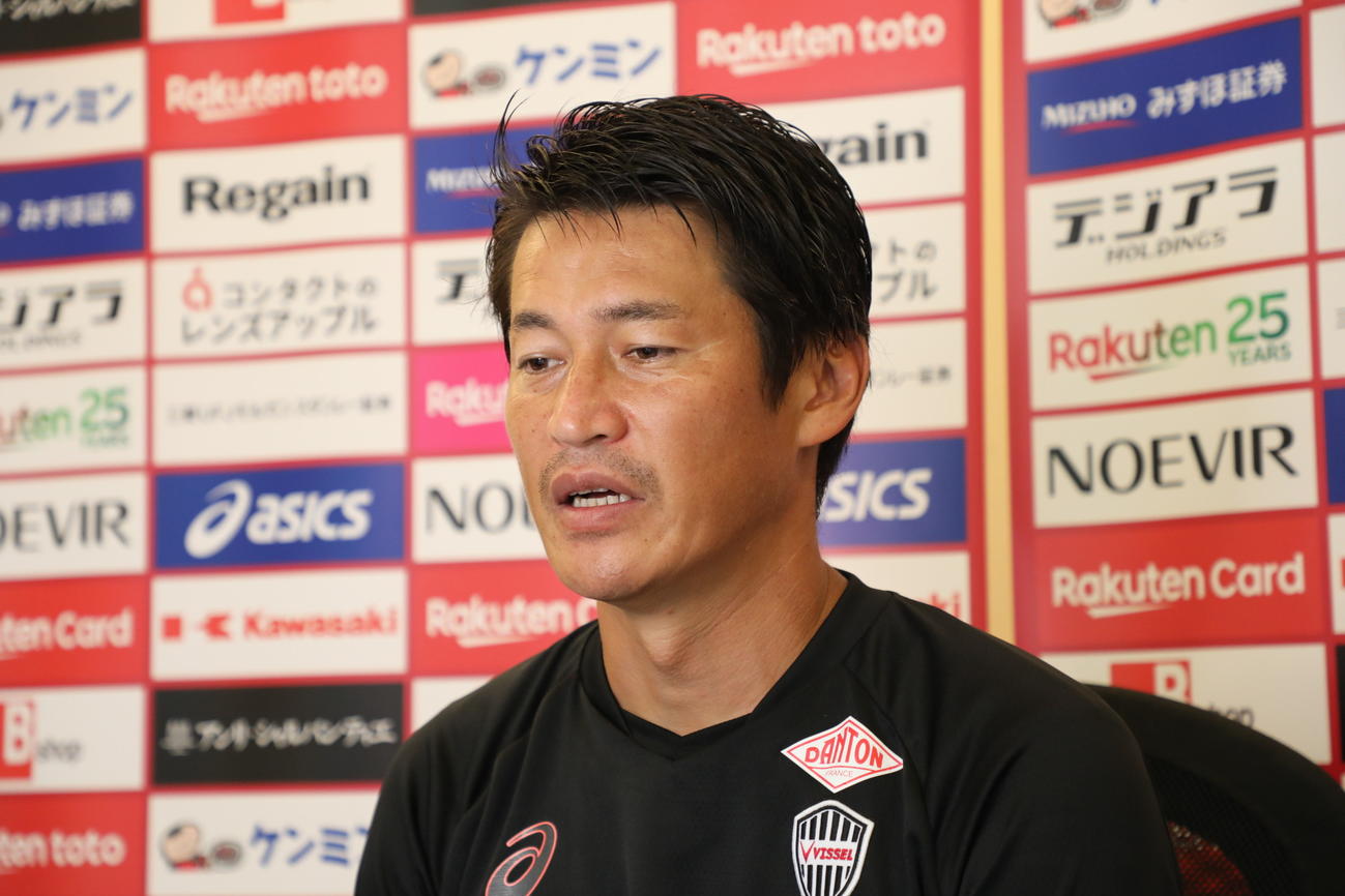 名古屋戦に臨む神戸吉田監督（C）VISSEL KOBE
