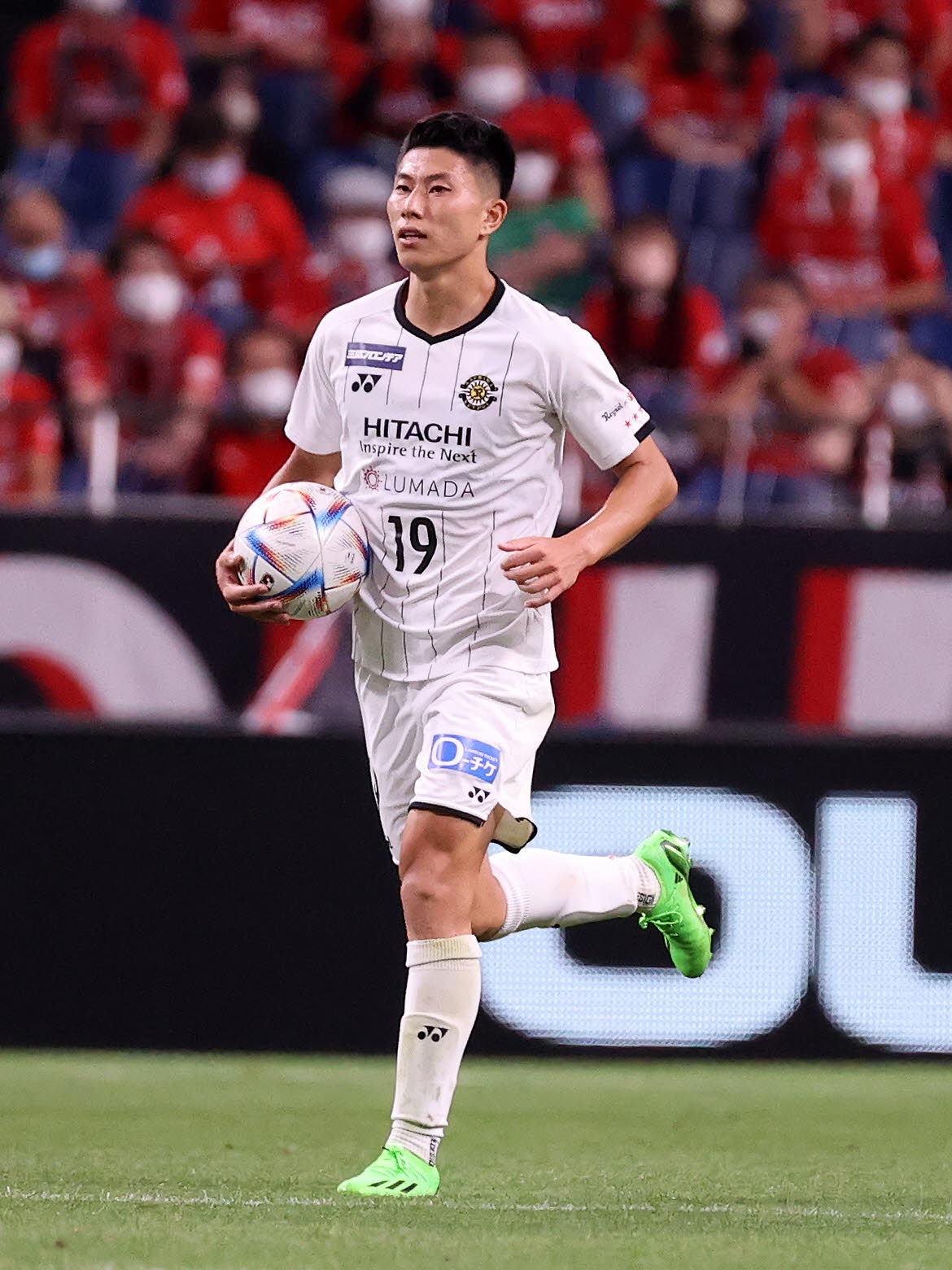 浦和対柏　後半、ゴールを決めた柏細谷（撮影・鈴木正人）