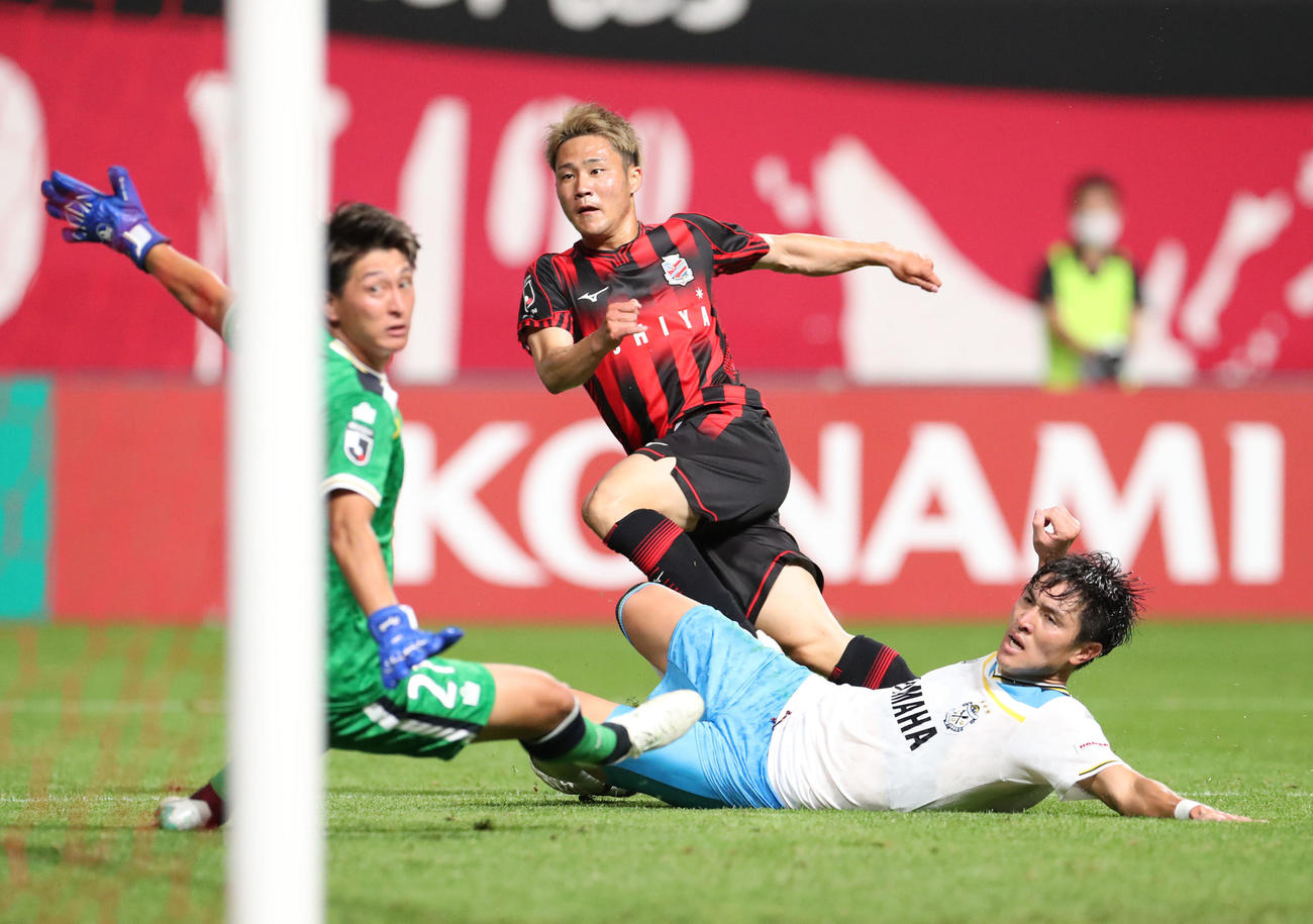 札幌対磐田　後半、ゴールを決める札幌小柏（撮影・佐藤翔太）