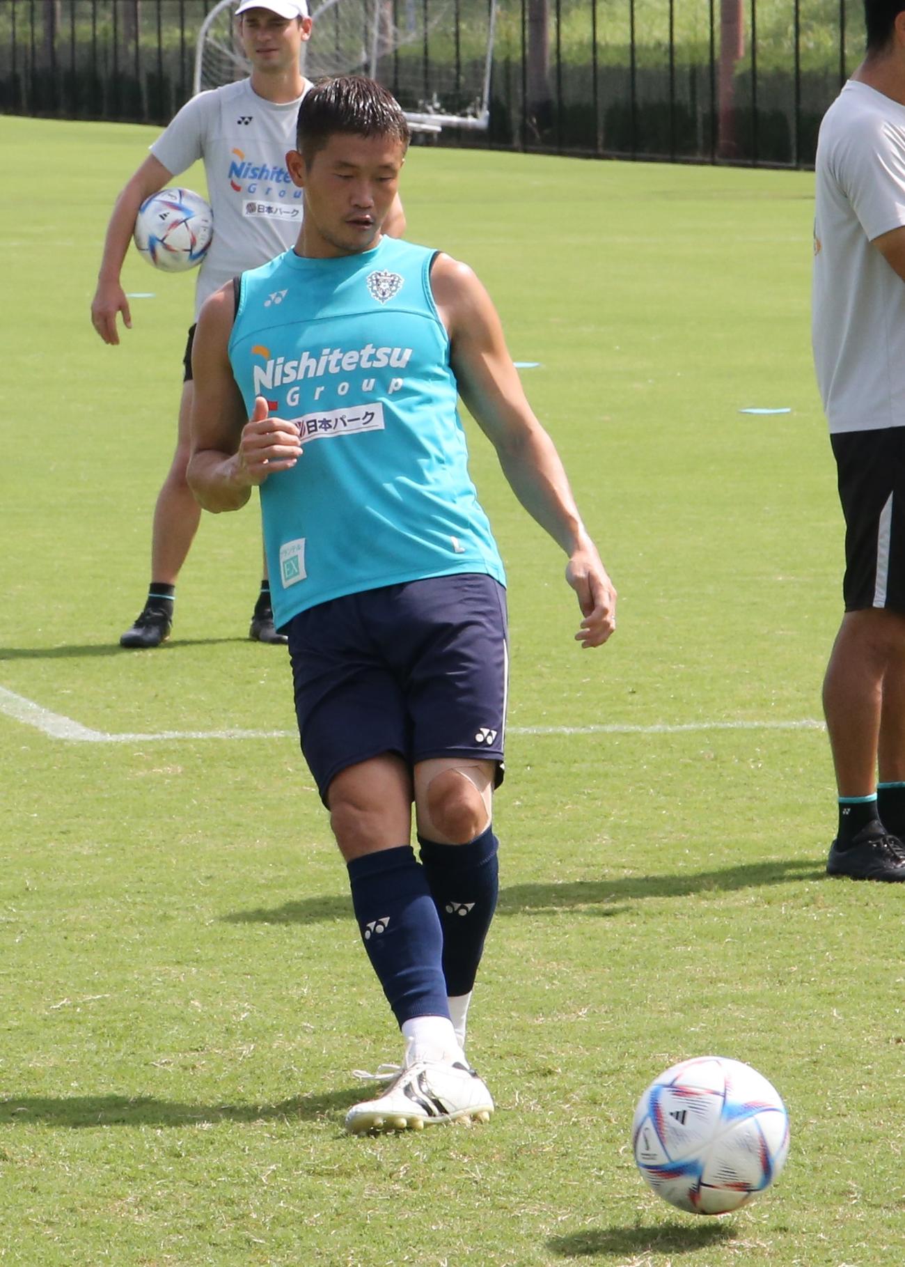 練習に励むJ1福岡DF奈良竜樹（撮影・菊川光一）