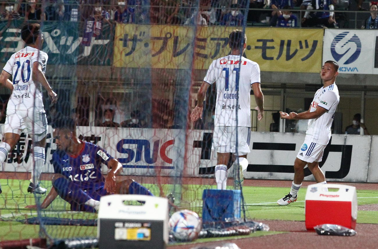 新潟 抜け出した チーム一丸ｊ１昇格に大きく前進 小見洋太先制弾 19歳三戸舜介も決めた ｊ２ 日刊スポーツ
