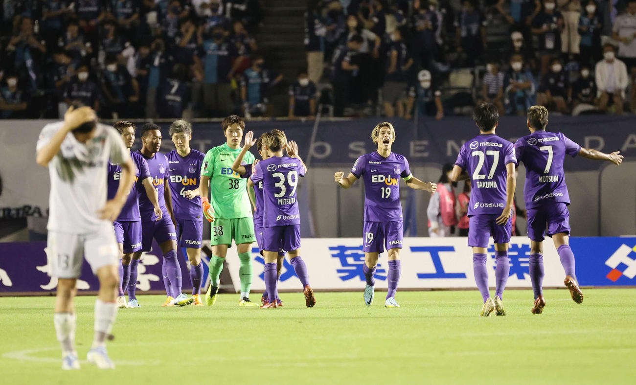ルヴァン杯広島対福岡　0対0で決勝進出を決めた広島イレブン（撮影・加藤孝規）