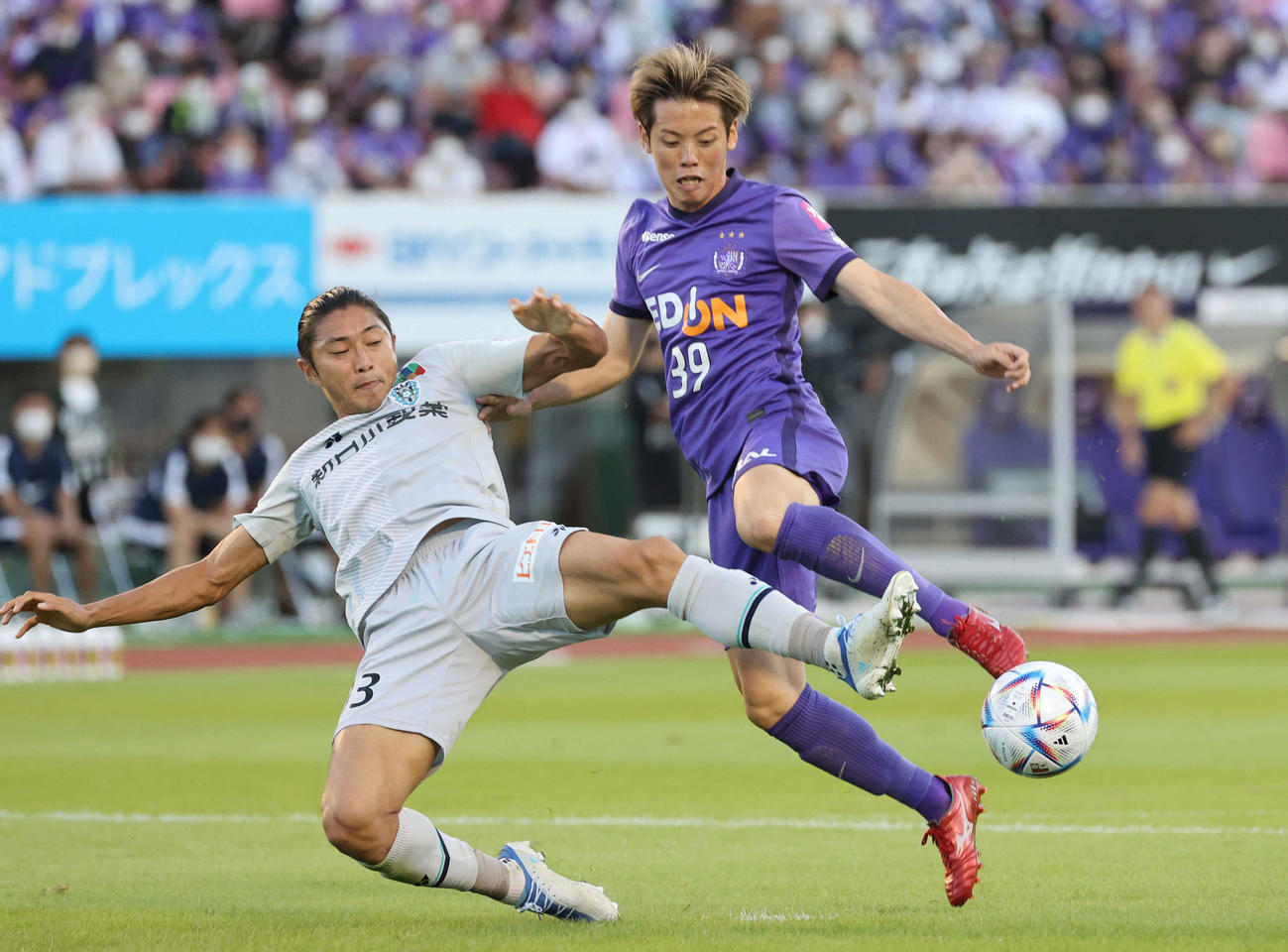 ルヴァン杯広島対福岡　前半　広島満田のシュートは決まらず（撮影・加藤孝規）