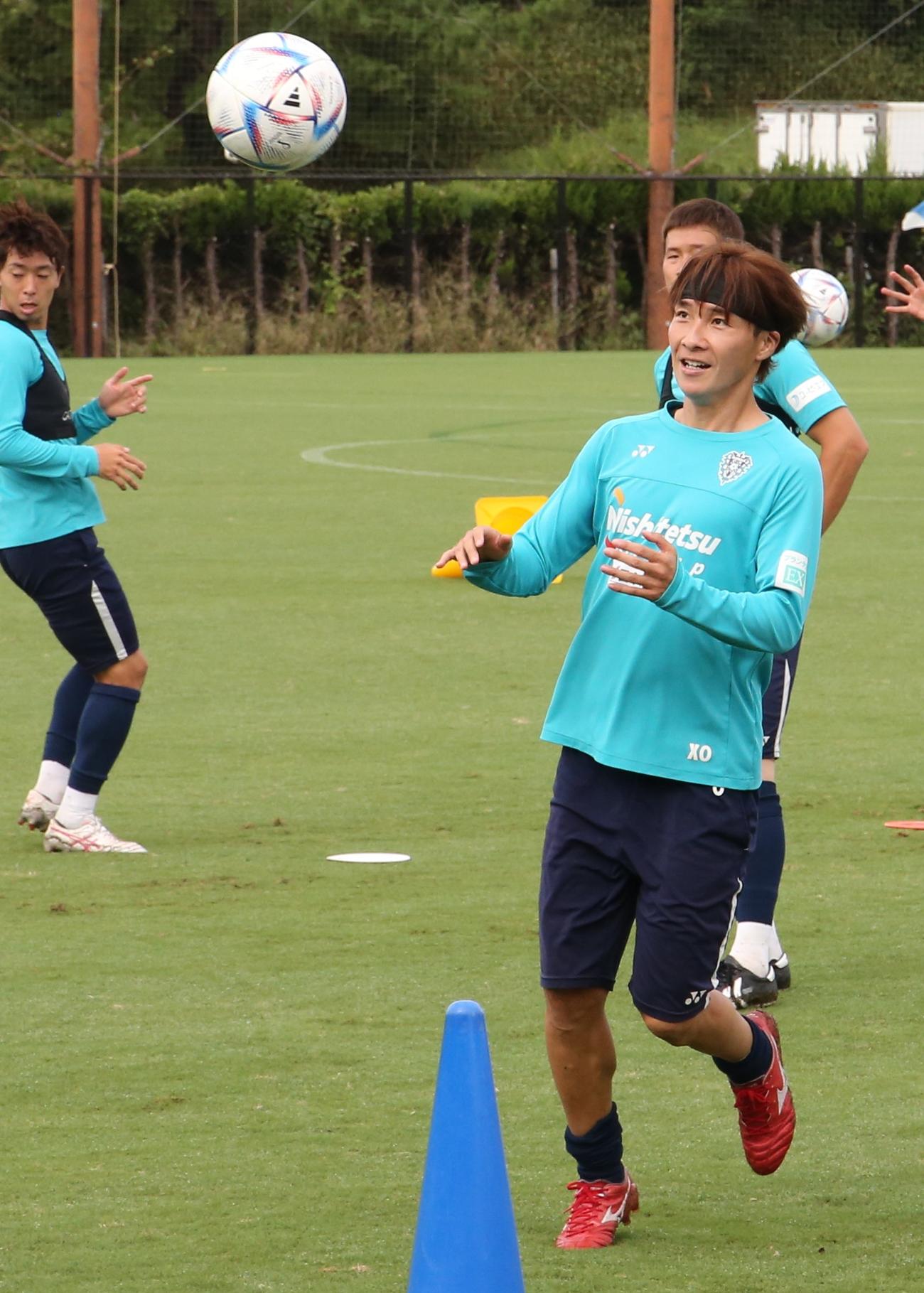 練習に励むJ1福岡FW山岸祐也（撮影・菊川光一）