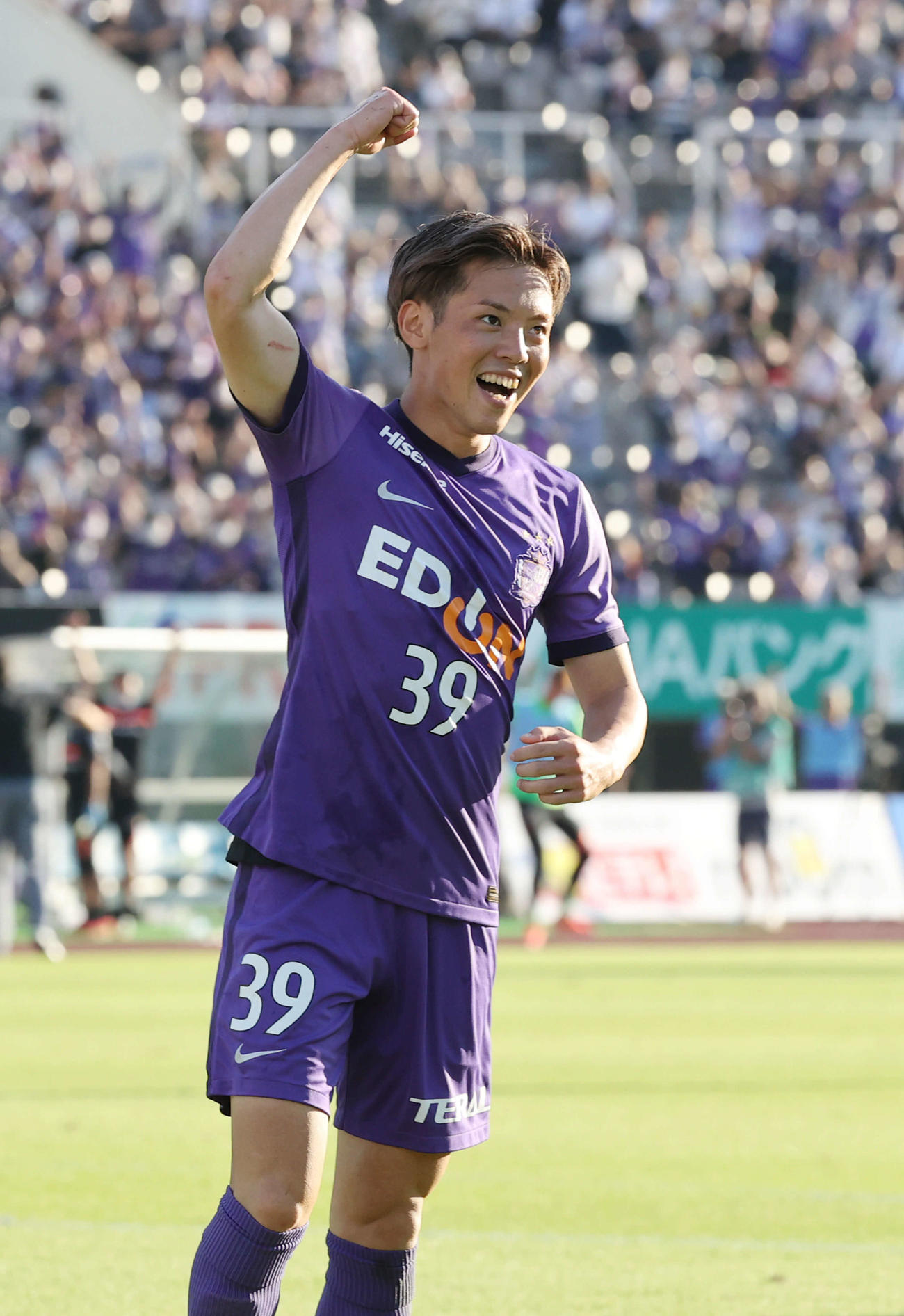 広島対浦和　後半　3点目のゴールを決め、喜ぶ広島満田（撮影・加藤孝規）
