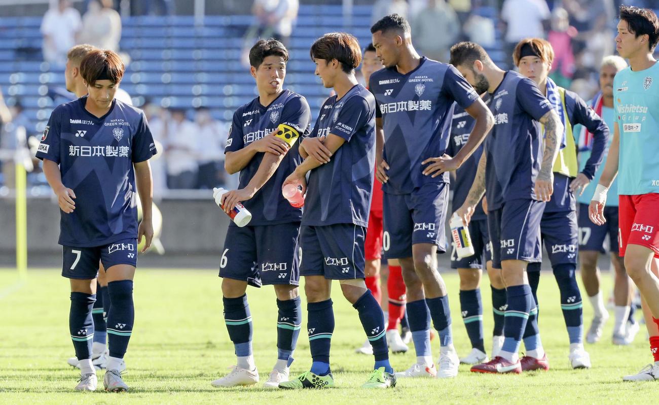 神戸に敗れた福岡イレブン（共同）