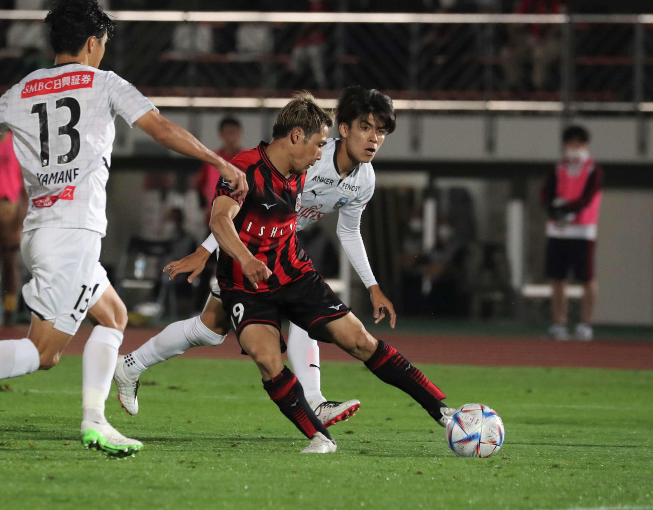 札幌対川崎F　後半、逆転ゴールを決める札幌小柏（撮影・黒川智章）