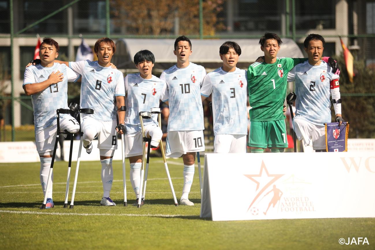 W杯初戦のドイツ戦に臨むアンプティサッカー日本代表（JAFA提供）