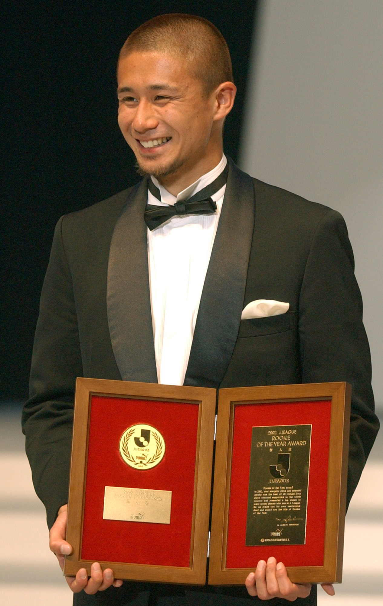 Jリーグアウォーズで新人王を受賞した浦和坪井慶介（02年12月16日撮影）