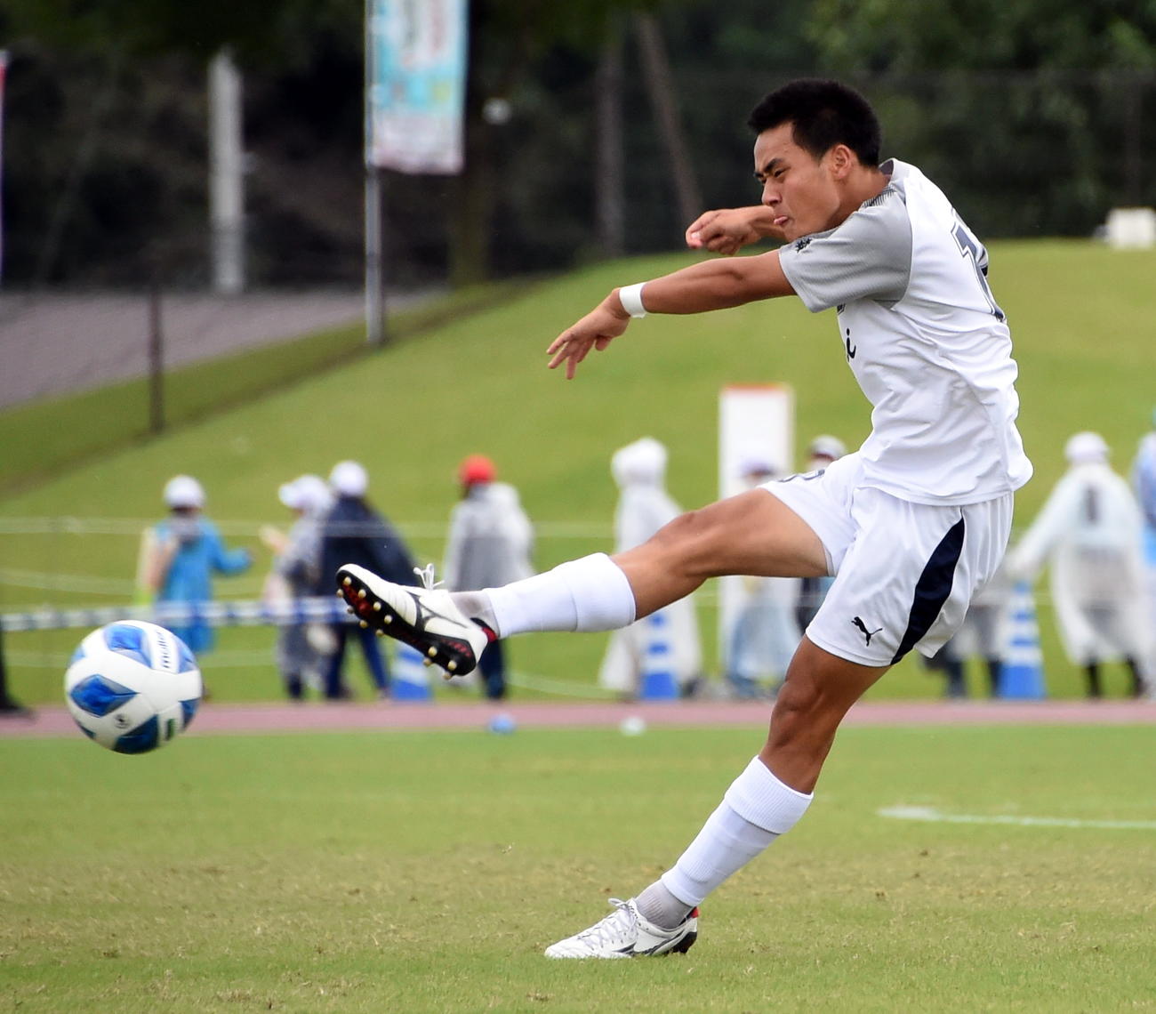 後半、シュートを打つ谷川（撮影・山田愛斗）
