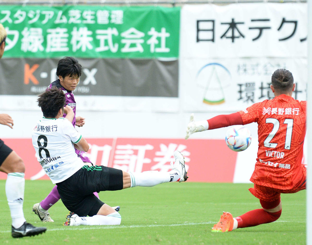 後半、決勝ゴールを決める藤枝榎本