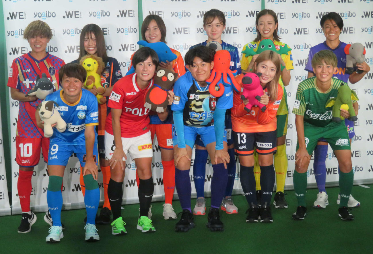 キックオフカンファレンスに出席した、後列左から杉田亜未、肝付萌、北川ひかる、吉田莉胡、市瀬千里、近賀ゆかり、前列左から、宮沢ひなた、猶本光、山下杏也加、仲田歩夢、植木理子（撮影・磯綾乃）