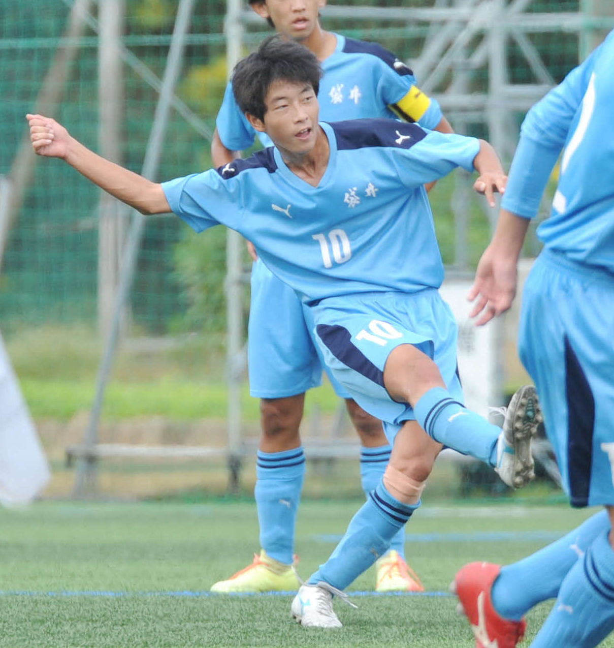 後半9分、FKを決める袋井MF千年