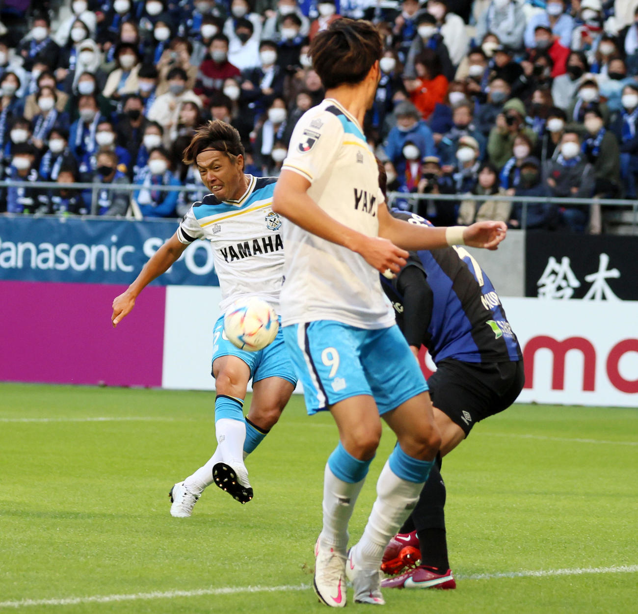 G大阪対磐田　後半、磐田遠藤はゴール前からシュートを放つも得点ならず（撮影・加藤哉）