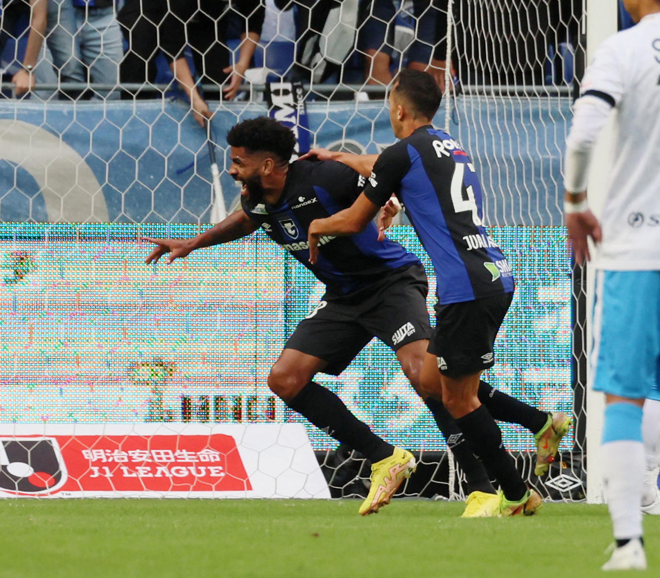 G大阪対磐田　後半、G大阪パトリックが2点目のゴールを決める（撮影・加藤哉）