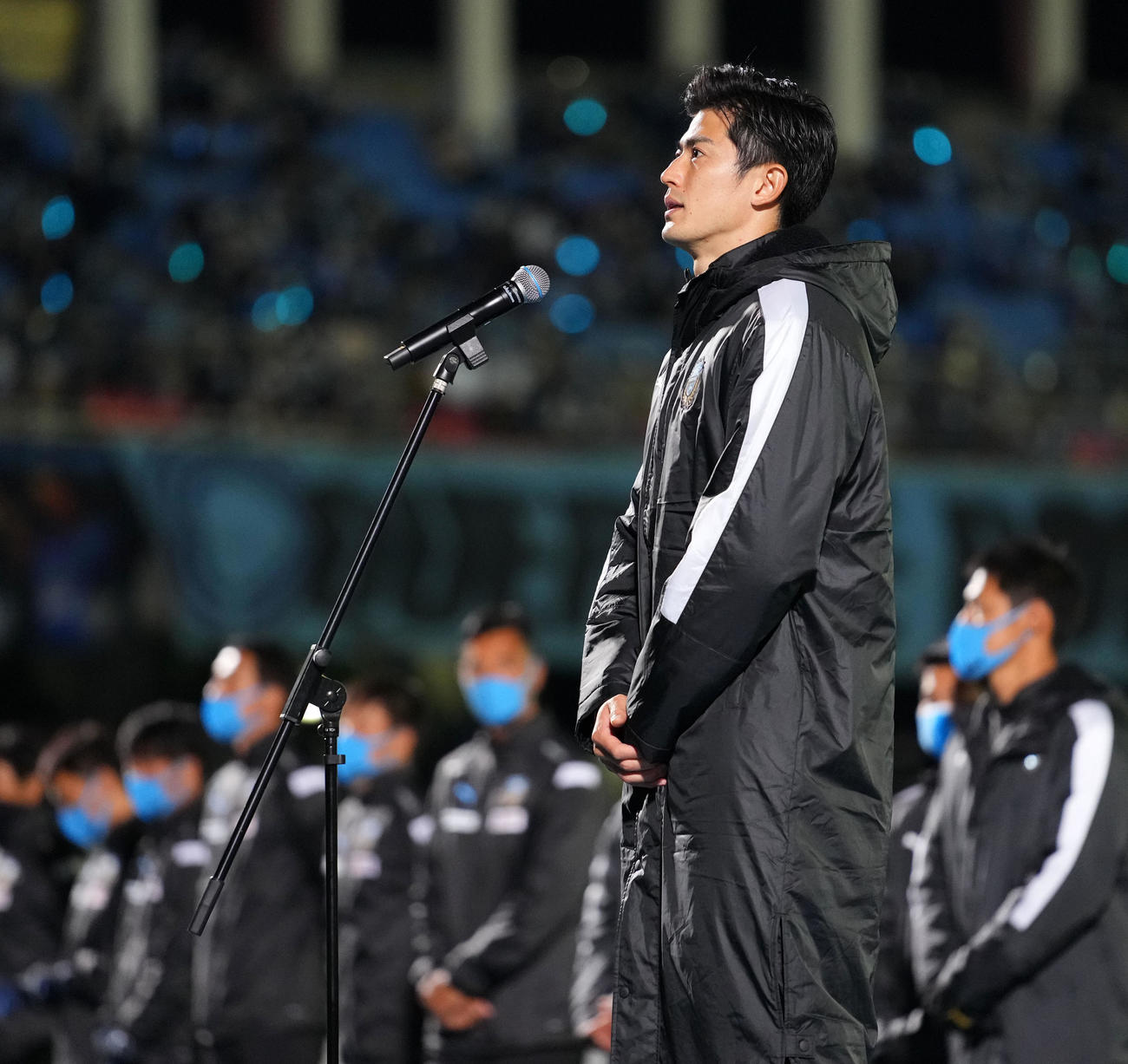 川崎F対神戸　ホーム最終戦セレモニーであいさつする川崎F谷口（撮影・横山健太）