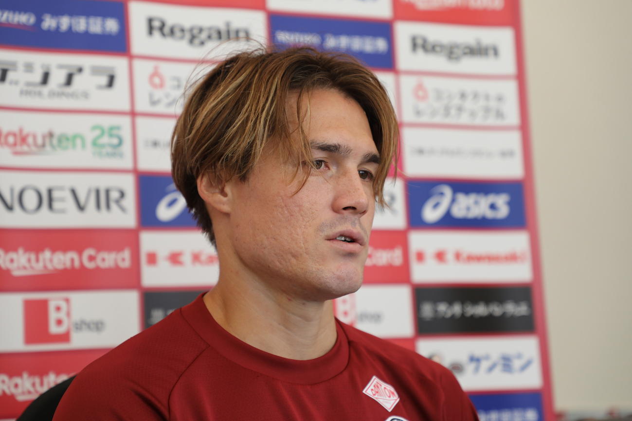 オンラインで取材に応じる神戸酒井（C）VISSEL KOBE