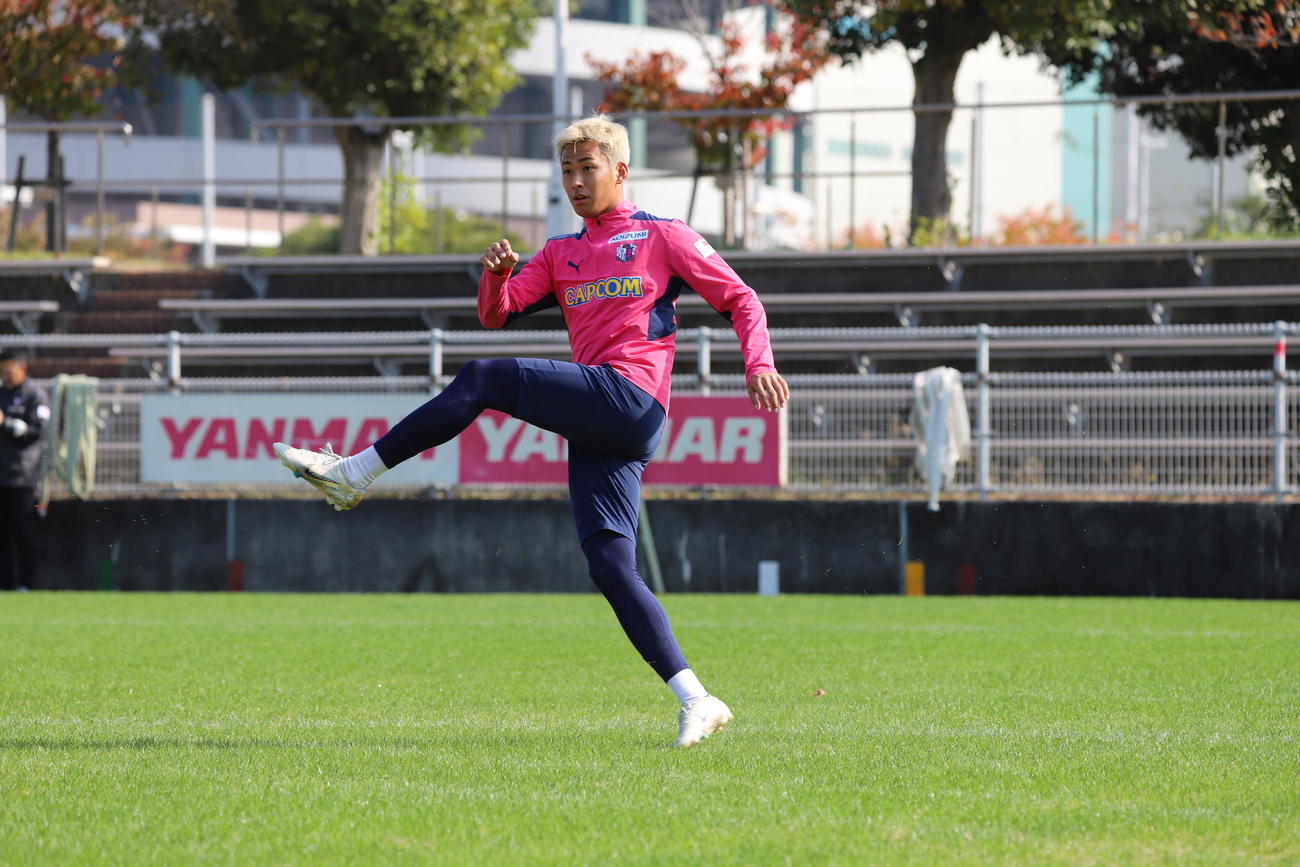 名古屋戦に向けて練習に臨むC大阪舩木（C）CEREZO OSAKA