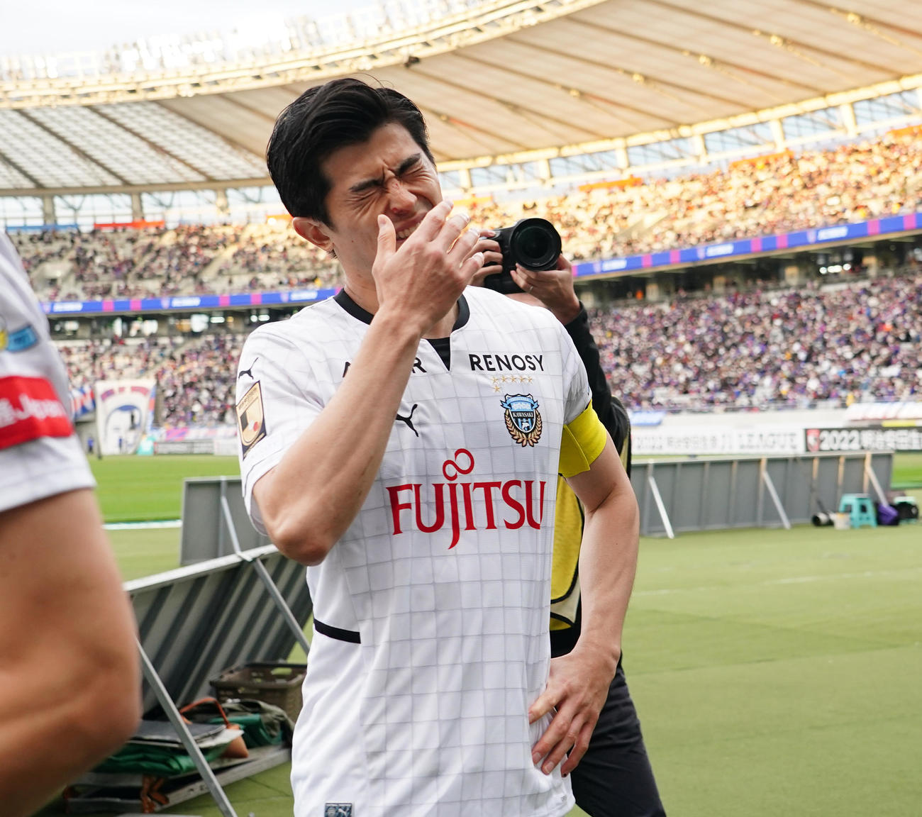 東京に勝利するも優勝を逃し、厳しい表情を見せる川崎F谷口（撮影・菅敏）