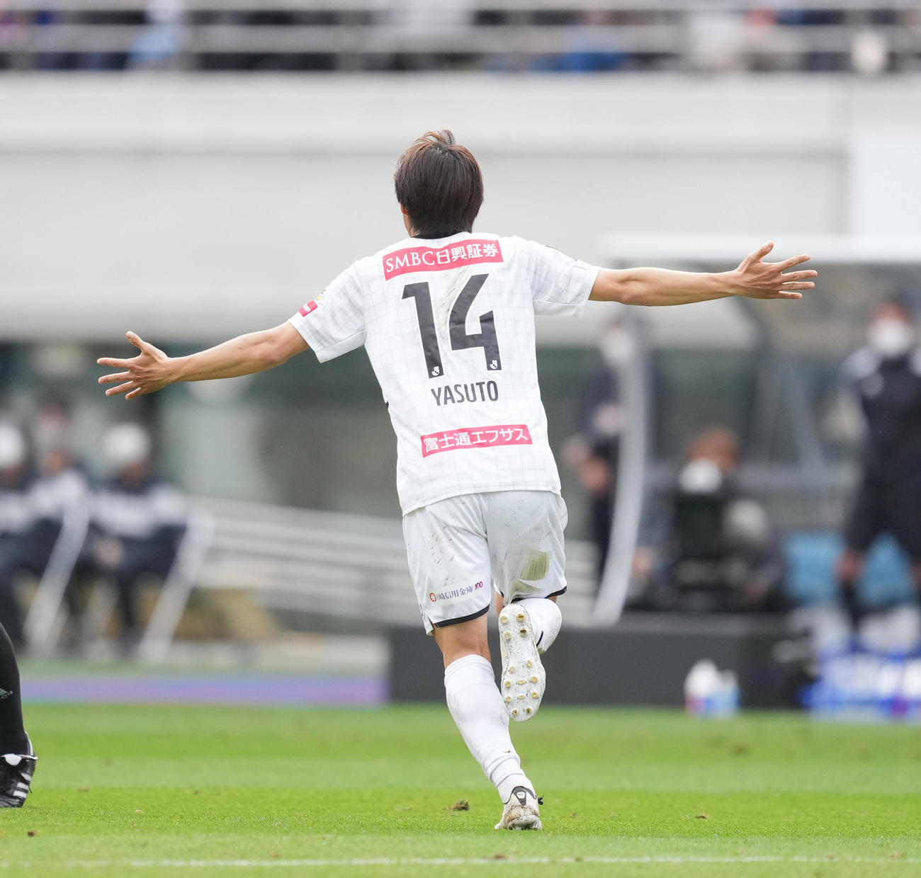 東京対川崎F　前半、先制のゴールを決め、喜ぶ川崎F脇坂（撮影・菅敏）